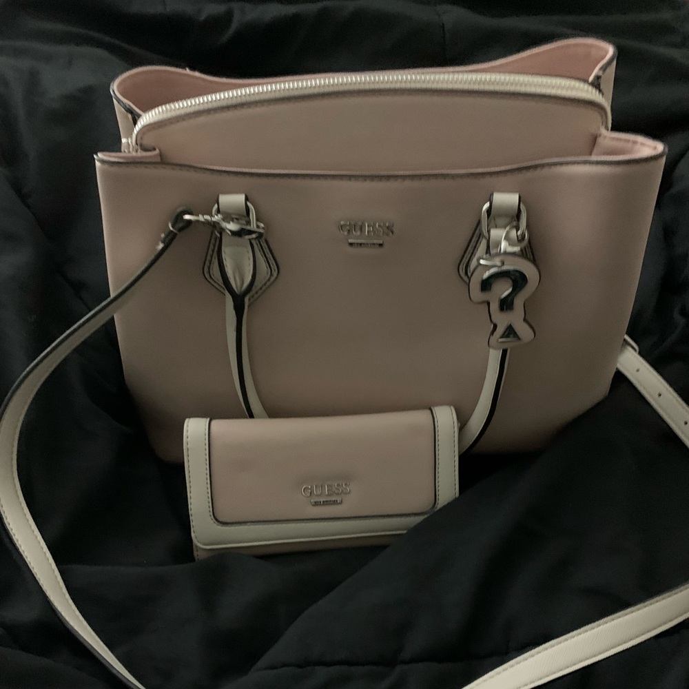 Guess shldr bag with detach strap and wallet NWOT